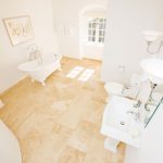 Badeværelse til værelse på Holckenhavn Slot