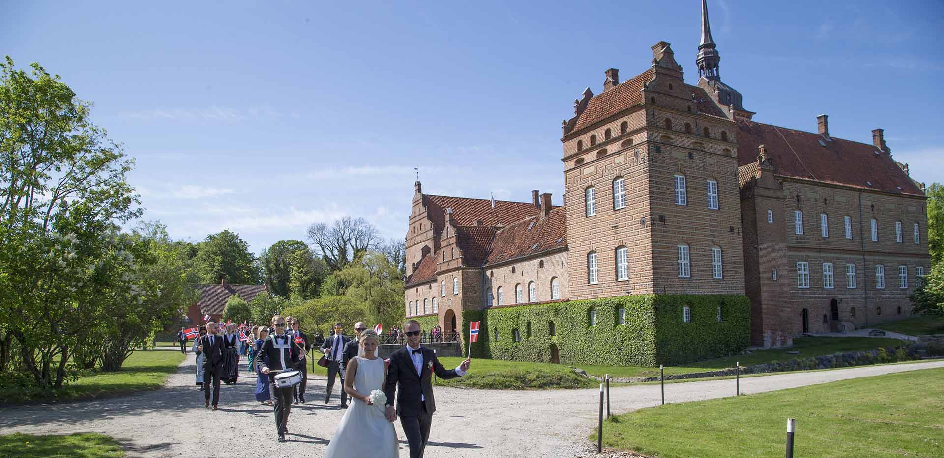 Bryllup på Fyn - Fortryllende bryllupslokaler på Holckenhavn Slot.